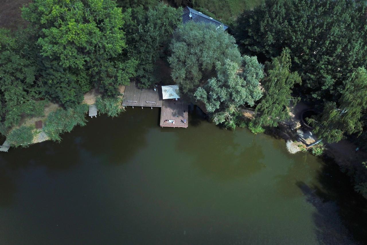 Penzion - Rybolov Pro Deti A Dospele Lázně Bohdaneč エクステリア 写真